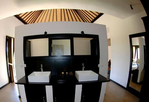 Villa, 1 Bedroom | Bathroom | Shower, free toiletries, hair dryer, towels