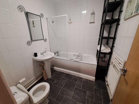 Apartment | Bathroom | Combined shower/tub, deep soaking tub, hair dryer, towels