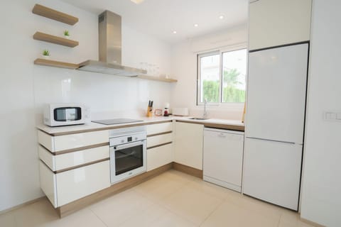 Executive Apartment, Courtyard Area | Private kitchen | Full-size fridge, microwave, oven, dishwasher