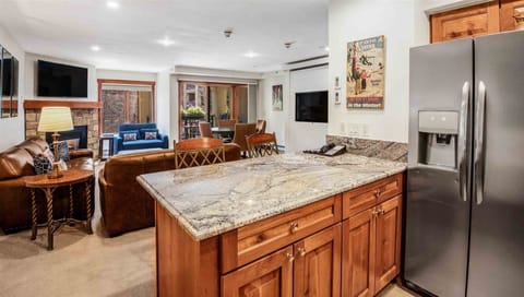 Condo (Ski In, Ski Out 1 Bedroom at the Eagl) | Private kitchen