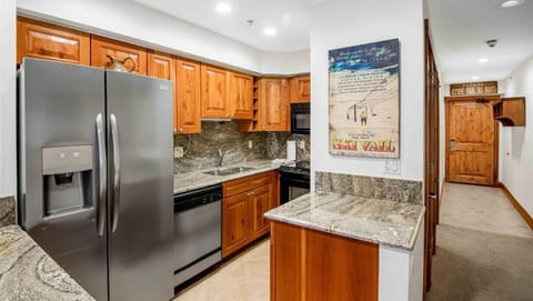 Condo (Ski In, Ski Out 1 Bedroom at the Eagl) | Private kitchen