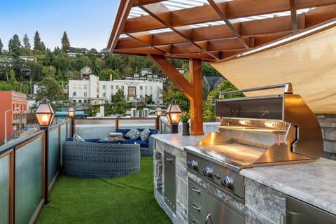 Exclusive Penthouse, River View | Terrace/patio