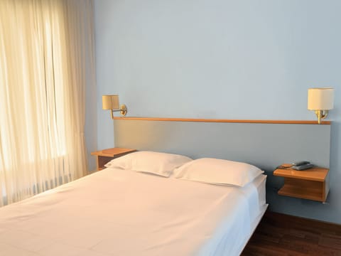 Standard Double Room | In-room safe, desk