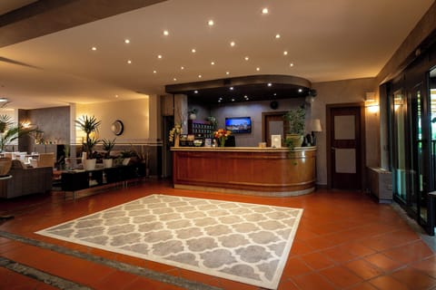 Lobby lounge
