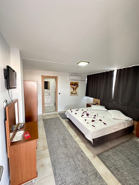 Comfort Loft | Premium bedding, free minibar, desk, free WiFi