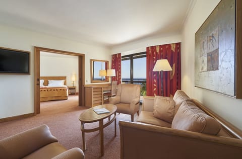 Junior Suite | Minibar, in-room safe, blackout drapes, iron/ironing board