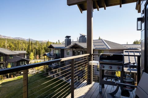 Condo, 2 Bedrooms | Property grounds