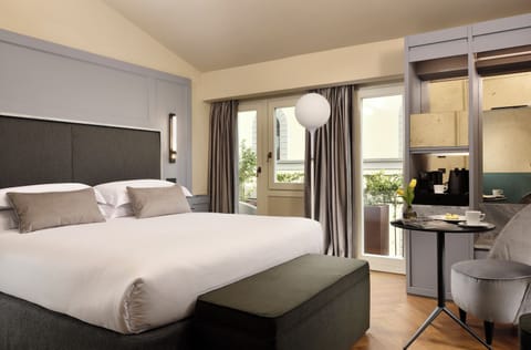 Deluxe Terrace | Premium bedding, down comforters, pillowtop beds, minibar