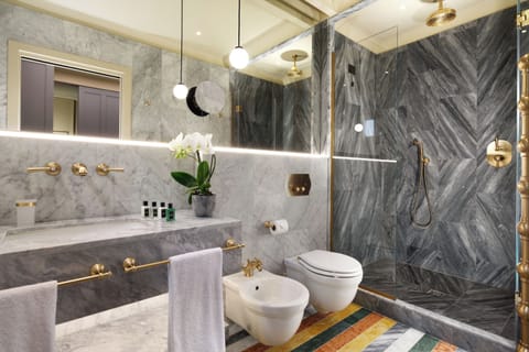 Junior Suite | Bathroom | Shower, rainfall showerhead, hair dryer, bathrobes