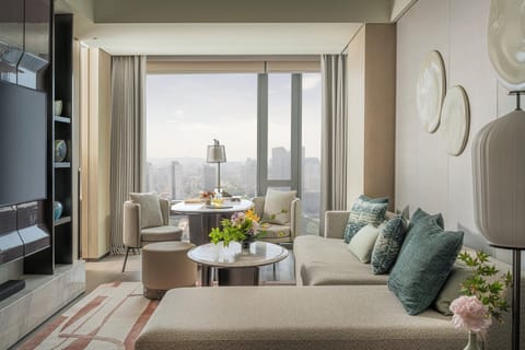 Suite (Hangzhou) | Premium bedding, pillowtop beds, minibar, in-room safe