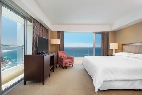 Executive Suite, 1 King Bed, Balcony (Oceanfront) | Minibar, in-room safe, desk, iron/ironing board