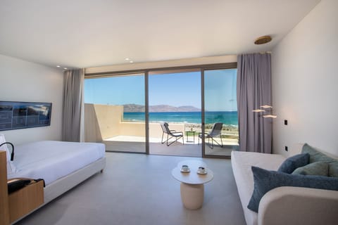 Sky Junior Suite Sea View | Minibar, in-room safe, individually furnished, desk