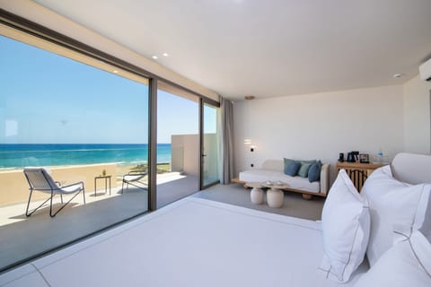 Sky Junior Suite Sea View | Minibar, in-room safe, individually furnished, desk