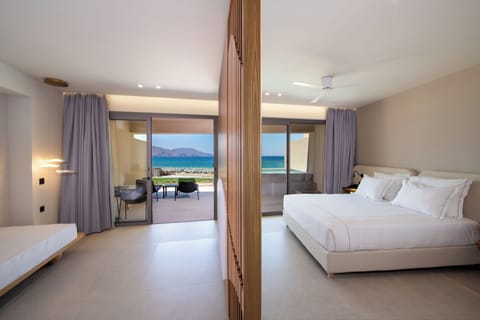 Infinity Suite Swim Up Sea View | Minibar, in-room safe, individually furnished, desk