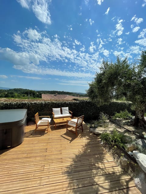 Comfort Room, City View | Terrace/patio