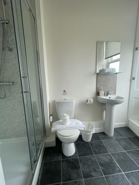 Standard Double Room, Sea View | Bathroom | Shower, rainfall showerhead, hair dryer, towels