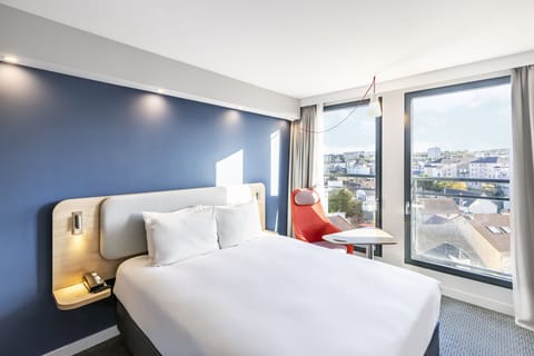 Select Comfort beds, laptop workspace, blackout drapes, soundproofing