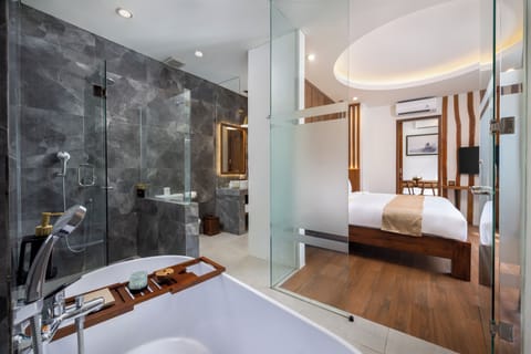 Villa, 3 Bedrooms, Pool View | Bathroom | Separate tub and shower, free toiletries, hair dryer, towels