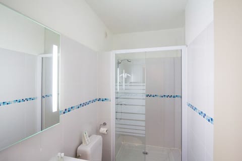 Shower, free toiletries, hair dryer, towels