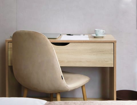 Premium bedding, in-room safe, desk, laptop workspace