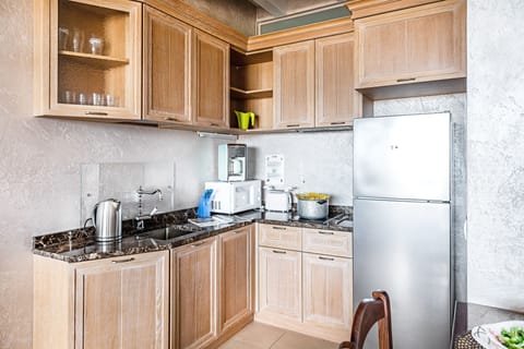 Apartment | Private kitchenette | Electric kettle, highchair