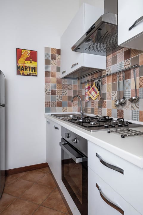 Apartment, Balcony | Private kitchen | Electric kettle