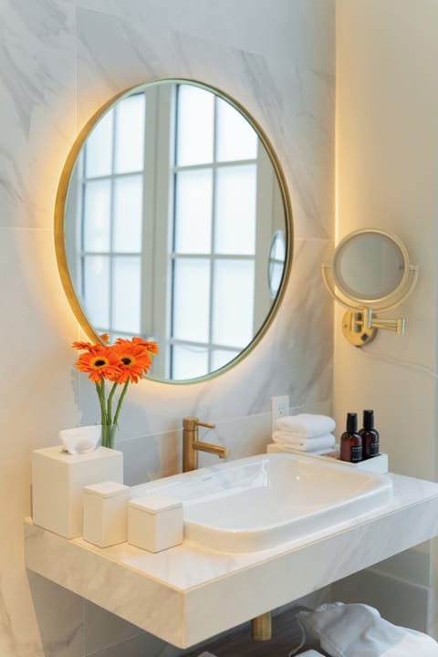 Deluxe King | Bathroom | Shower, rainfall showerhead, designer toiletries, hair dryer