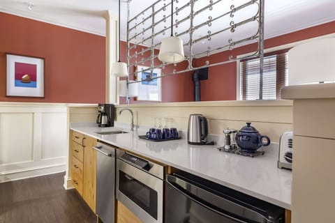 STUDIO 1 KING | Private kitchen | Coffee/tea maker