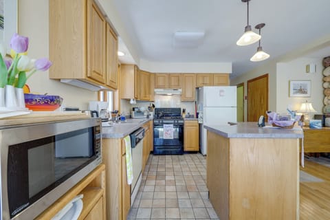 House (3 Bedrooms) | Private kitchen | Microwave, oven, stovetop, dishwasher