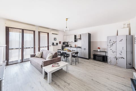 Apartment, Courtyard View | Living area | Flat-screen TV