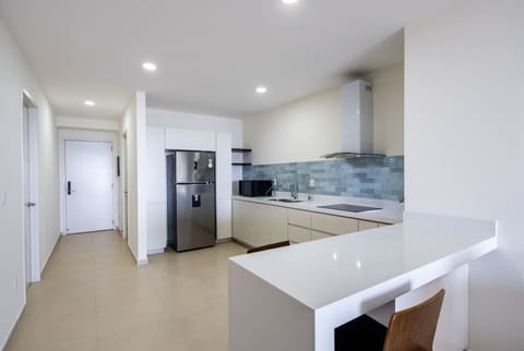 Basic Apartment, Sea View | Private kitchen