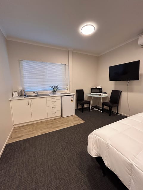 Elite Double Room | Iron/ironing board, free WiFi, bed sheets