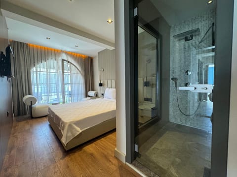 Superior Room, Balcony | Premium bedding, iron/ironing board, free WiFi, bed sheets