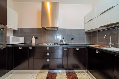 Apartment, Garden View | Private kitchen | Fridge, oven, stovetop, dishwasher