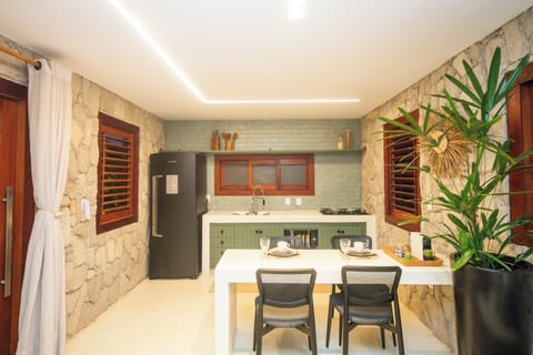 Deluxe Apartment | Private kitchen | Fridge, microwave, stovetop, toaster