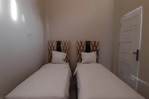 Standard Twin Room | Free WiFi, bed sheets