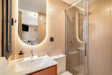 Deluxe Single Room, Patio | Bathroom | Shower, hair dryer, towels, soap