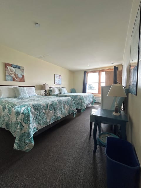 Room, 2 Queen Beds, Non Smoking, Partial Ocean View | Hypo-allergenic bedding, individually decorated, individually furnished