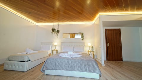 Superior Quadruple Room | Iron/ironing board, free WiFi