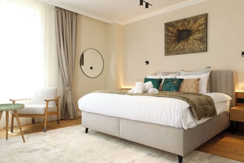 Deluxe Suite, Vineyard View | Egyptian cotton sheets, premium bedding, Select Comfort beds, minibar
