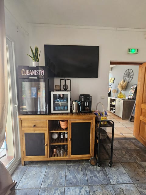 Daily cooked-to-order breakfast (EUR 12 per person)