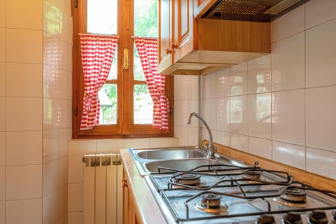 House | Private kitchen | Fridge, microwave, stovetop, toaster