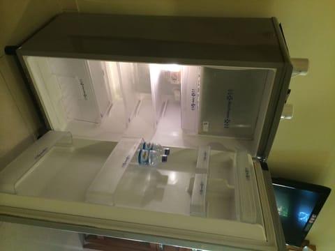 Standard Double Room, 1 King Bed | Mini-refrigerator