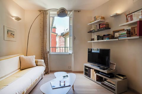 Apartment | Living area | 35-inch TV with digital channels