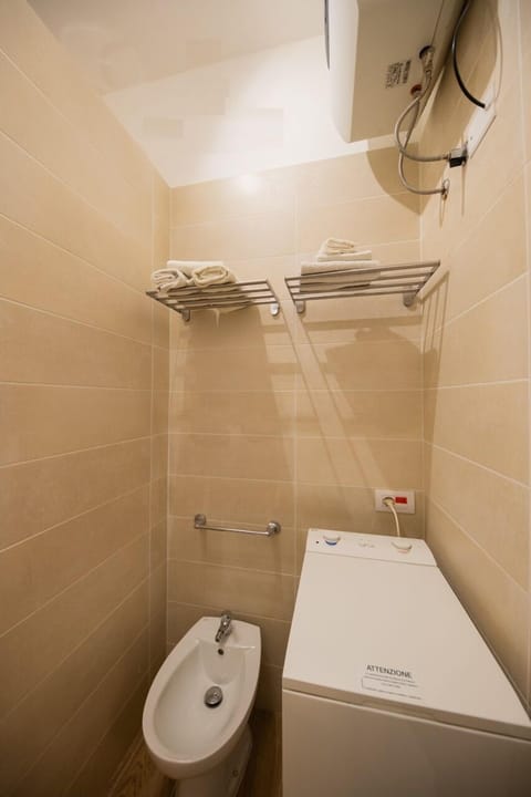 Apartment | Bathroom | Shower, rainfall showerhead, hair dryer, bidet