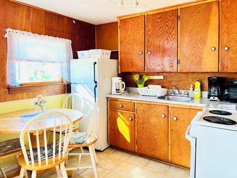 Comfort House, Garden View | Private kitchen | Full-size fridge, microwave, oven, stovetop