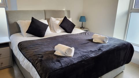 Family Room, Non Smoking | Free WiFi, bed sheets