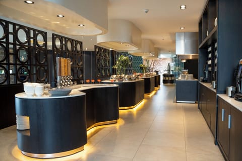 Daily full breakfast (EUR 21.5 per person)