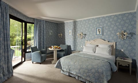 Deluxe Triple Room (Pavillon du Parc) | In-room safe, blackout drapes, iron/ironing board, free WiFi