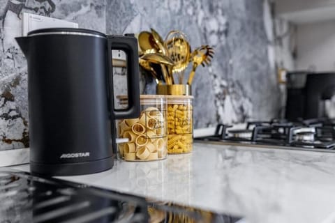 Luxury Apartment, Non Smoking, Kitchenette | Private kitchen